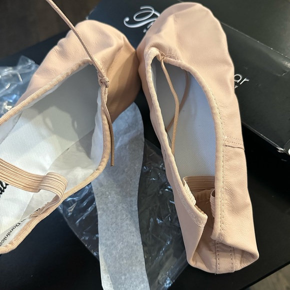 Kids ✨MULTIPLE SIZES Theatricals Full Sole Ballet Slippers Pink - Picture 2 of 3